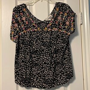 Savanna Jane top embroidered size Medium